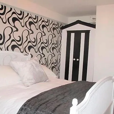Apartment Elle - Opposite The Beach - Wetroom - Ground Flr - Beautiful Filey